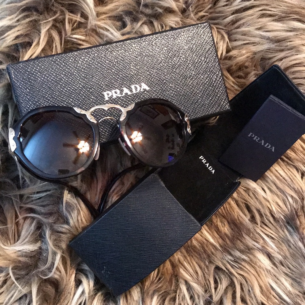 PRADA SUNGLASSES EUC